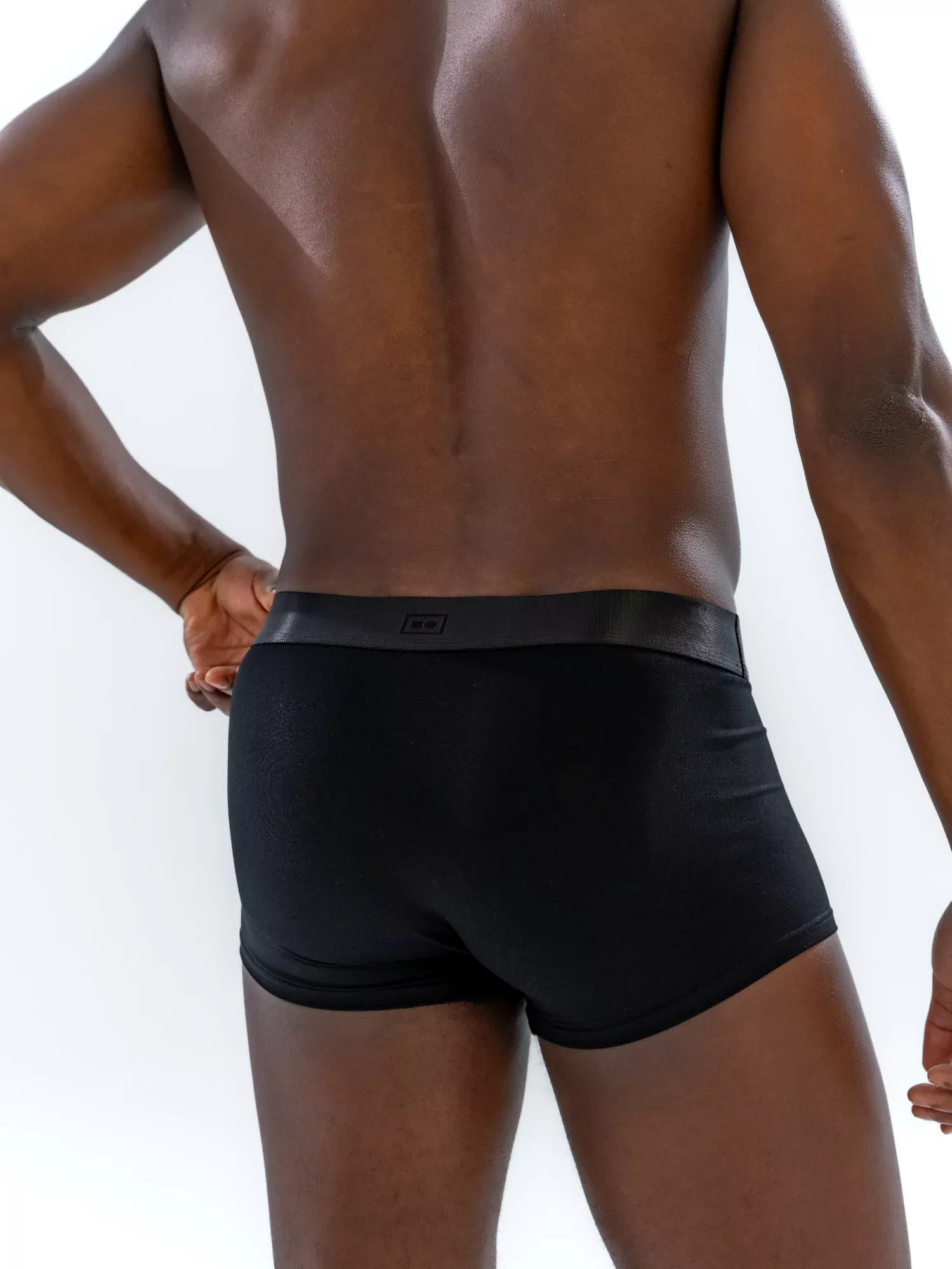 Close-up of the 1" Tonal Trunk in black, back view